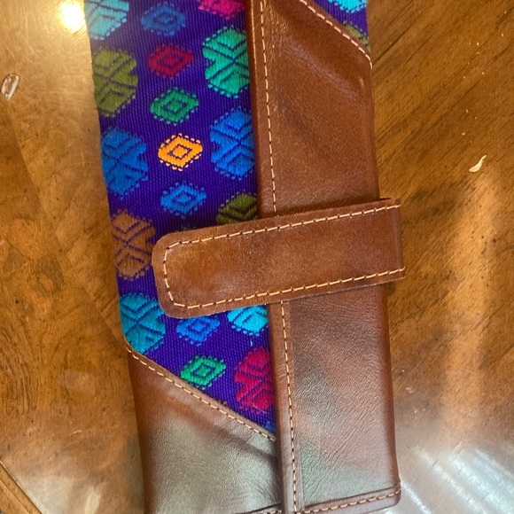 Colorful Embroidered Wallet - Picture 3 of 8